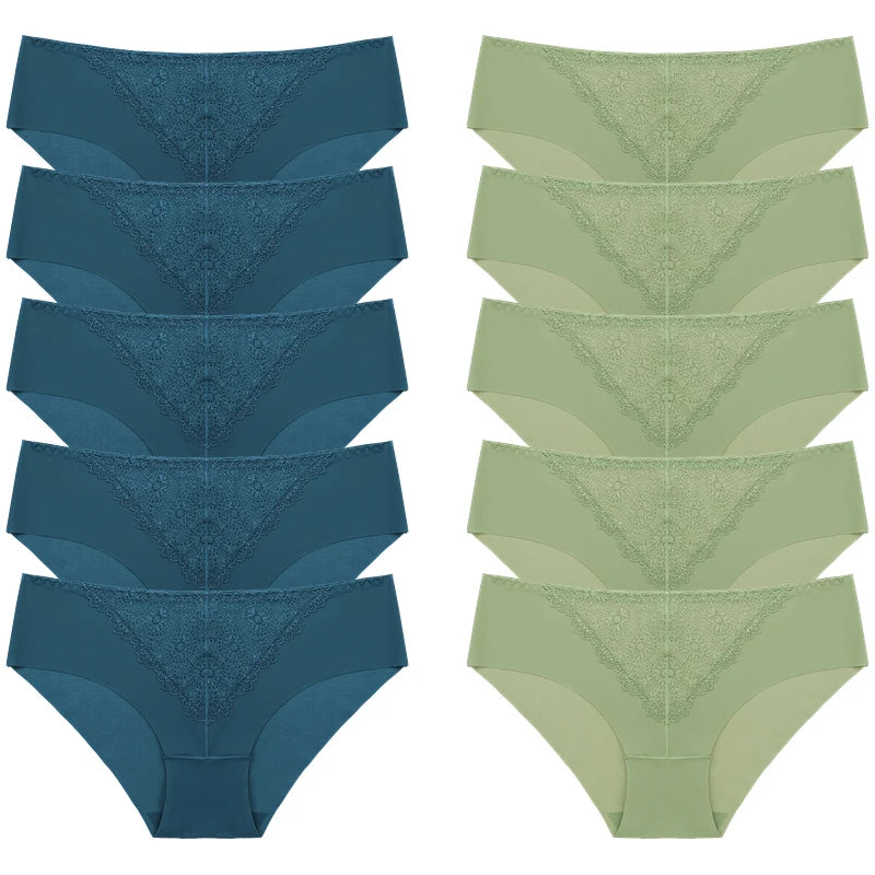LaceLuxe Panty Set
