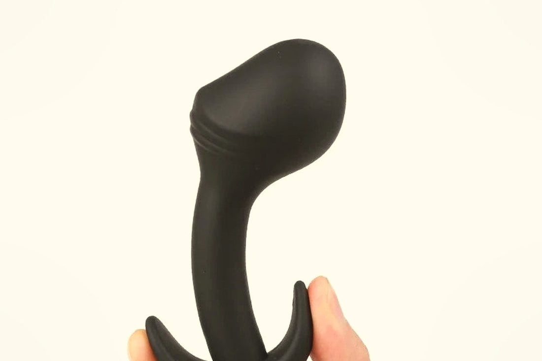 Butt plug for beginners: Bliss Anal Plug product photo on a clean background, a classic tapered starter plug with a flared base