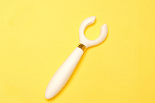 White silicone vibrator on a yellow background, how to choose a vibrator that feels comfortable and quiet